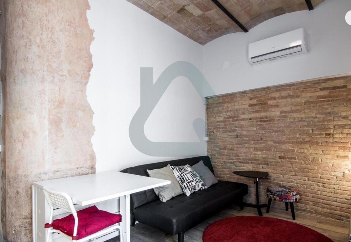 Cozy Apartment In Sants Barcelona Exterior photo